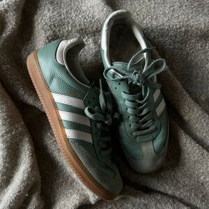 adidas Women's Green and White Leather Sneakers with Gum Sole